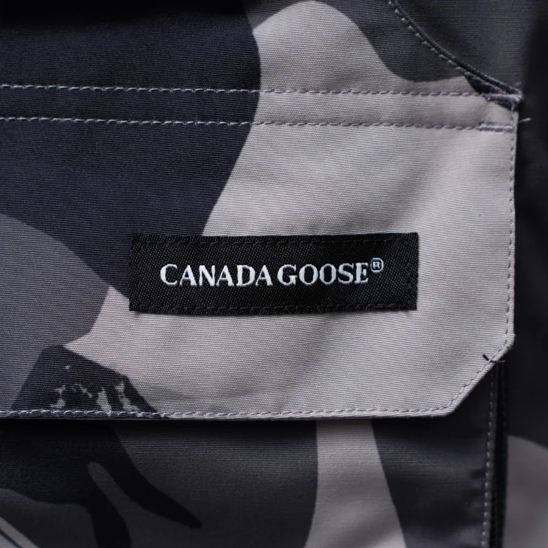 P660 CANADA GOOSE丨Canada Goose C08 children's clothing, children's hooded down jacket Color: gray camouflage Size: 110-160